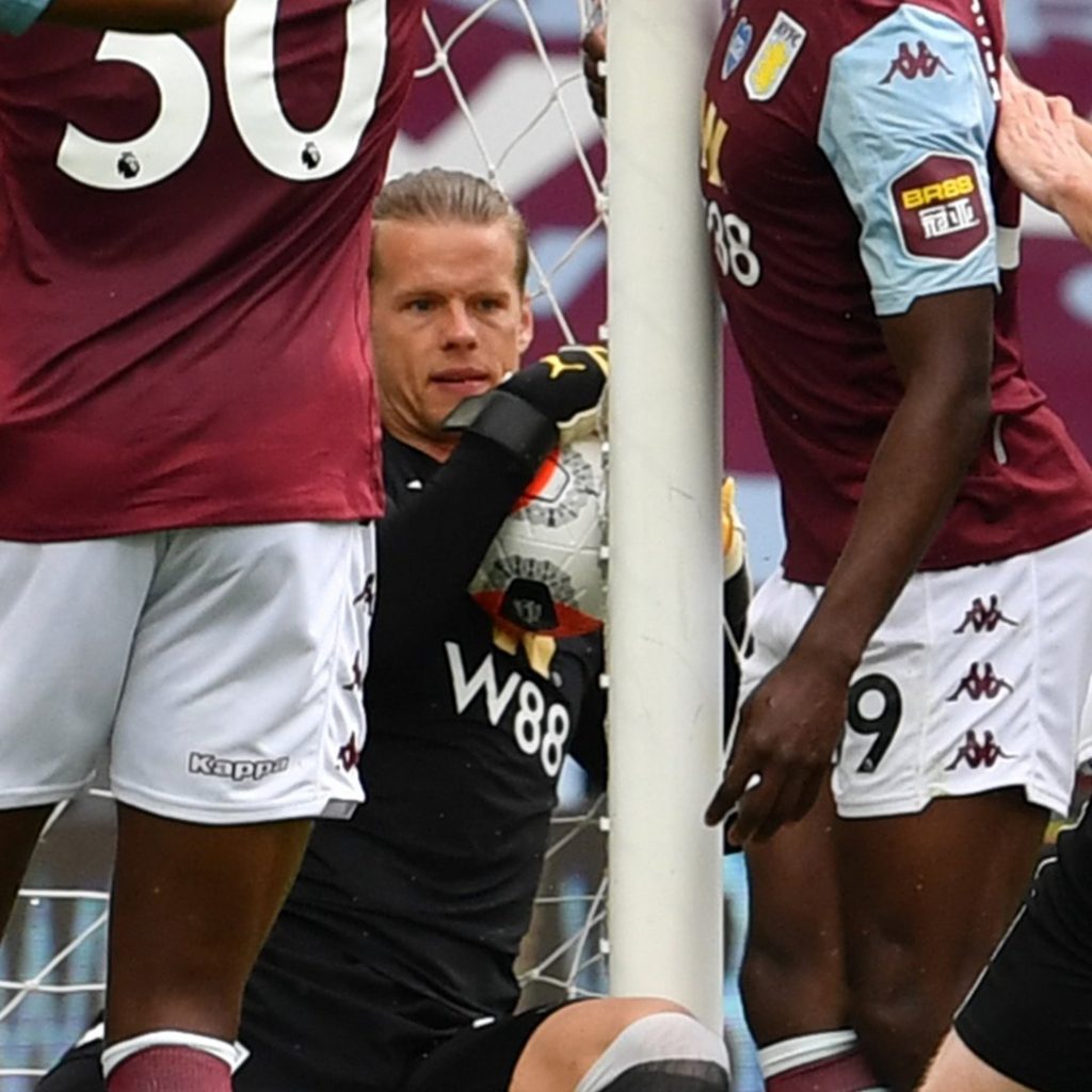 Se reanudo la Premier League y ya hay polémica